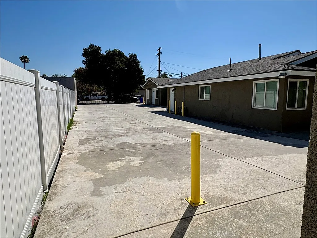 3 bed, 1100 sqft, $2,495 — Photo 2