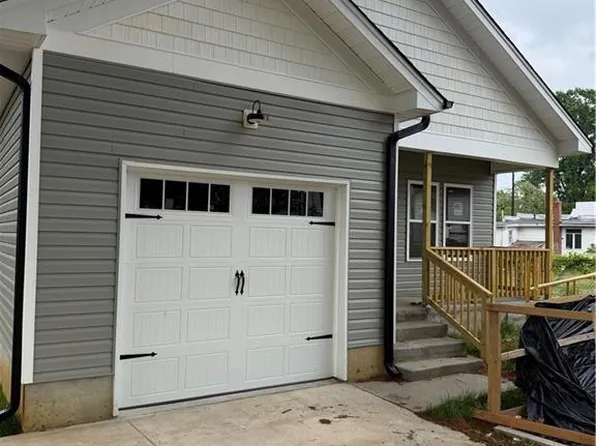 1215 Saint Regis Dr, Burlington, NC 27217