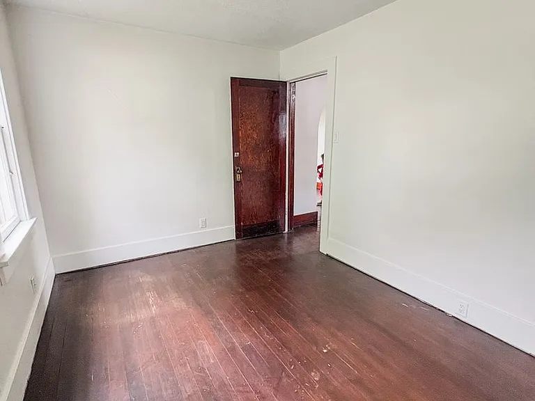 205 1/2 Terry Ave — Photo 14