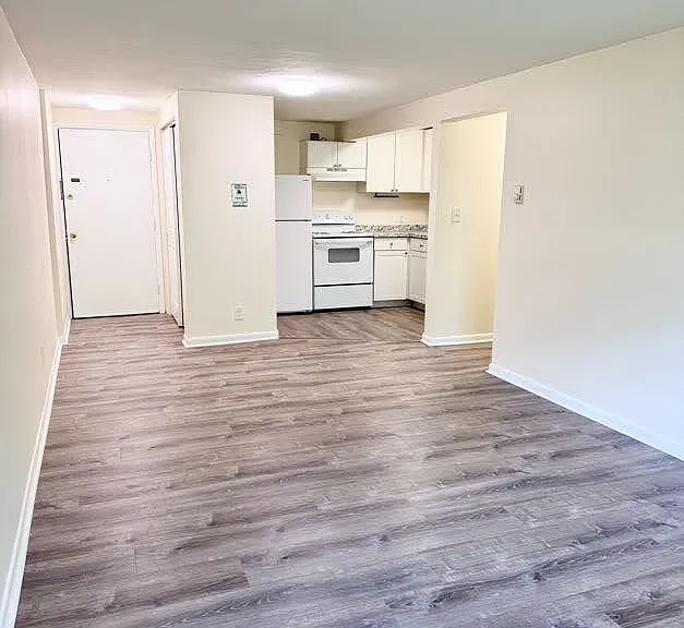 40 Mellen St #3 — Photo 2