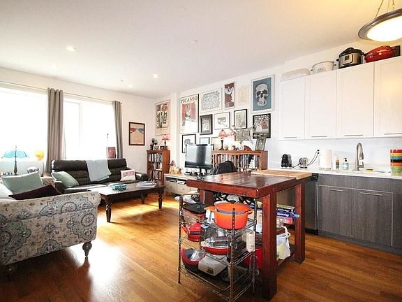 3rd image of 961 Bergen St APT 2A