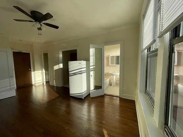 5154 N Clark St #422 — Photo 5