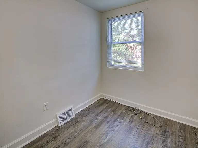 53 Madison Dr — Photo 8