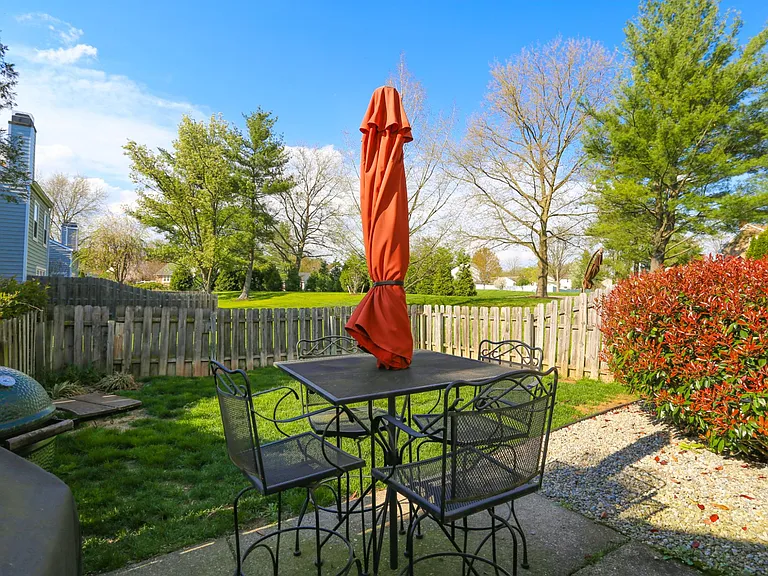 603 Danbury Ct — Photo 23