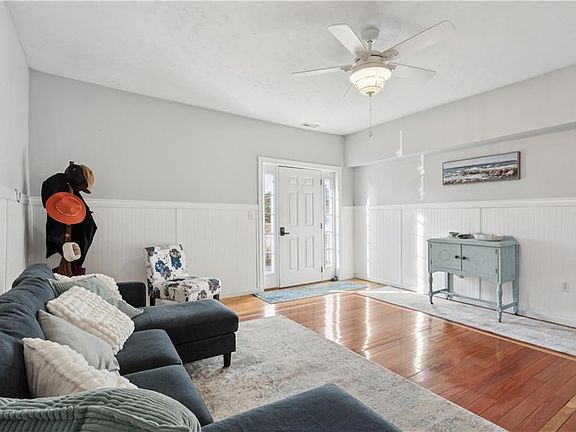 4th image of 1900 Jenkins Neck Rd