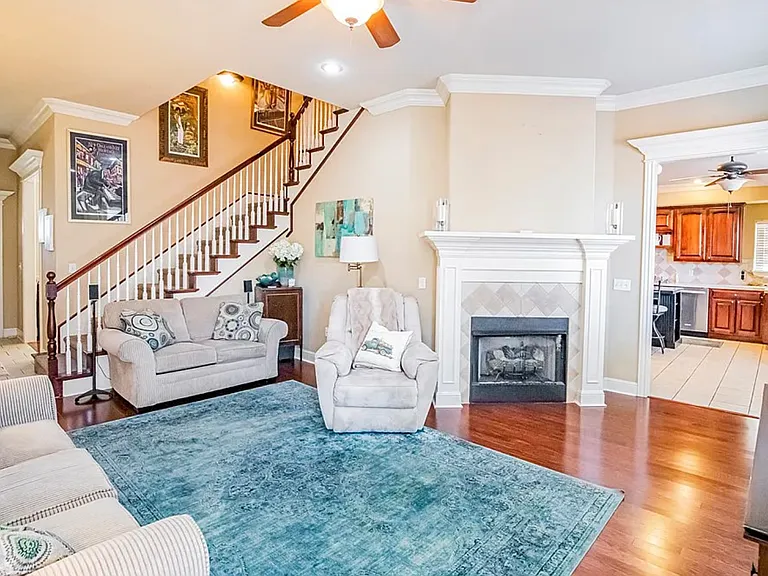 3089 N Dorchester Dr — Photo 3