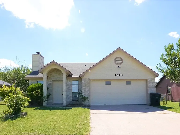 1510 Westway Dr — Photo 1