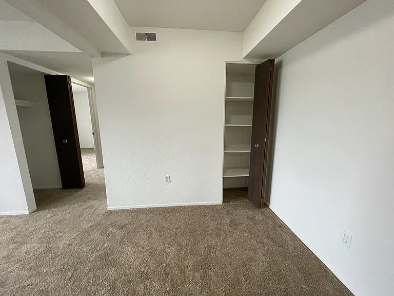 Charter Oaks Apartments — Photo 215