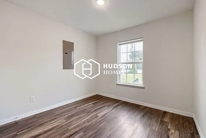 1608 E Robert St — Photo 13