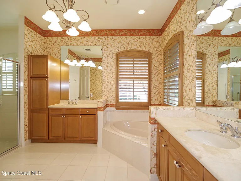 9400 Scarborough Ct — Photo 16