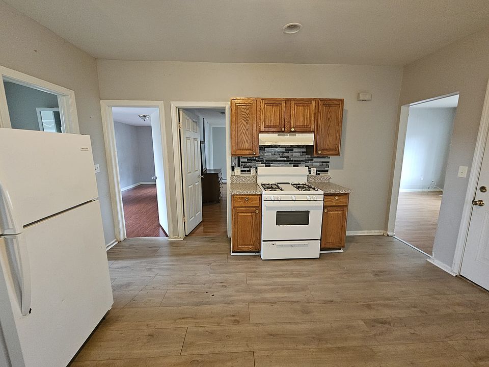 1st image of 8 Arch St #1