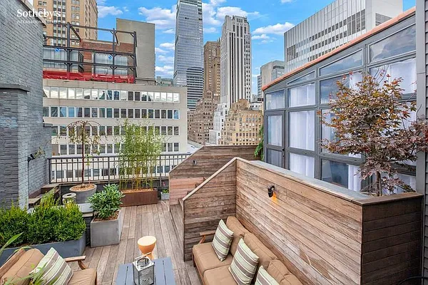 Rented by Sotheby's International Realty | media 61