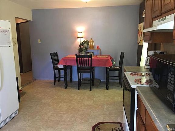 5th image of 3715 Salena St