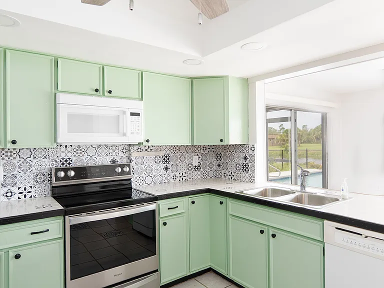 143 Rotonda Cir — Photo 9