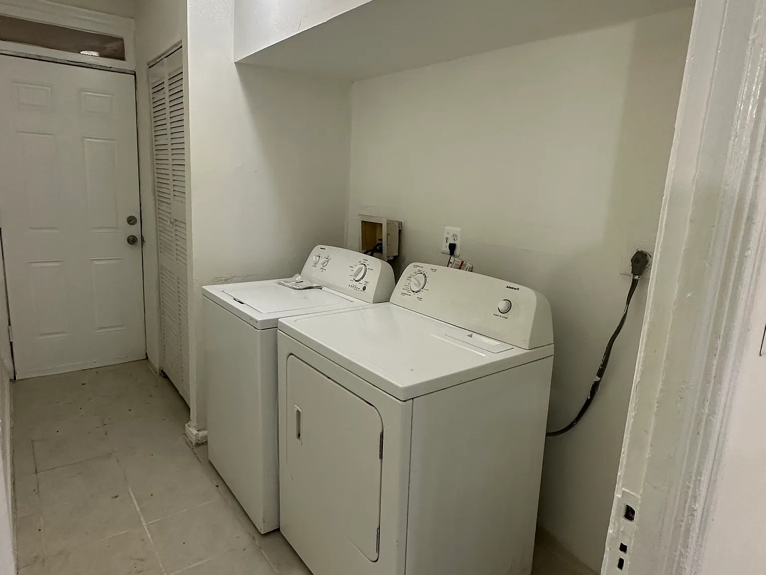 3 bed, 1300 sqft, $3,100 — Photo 3