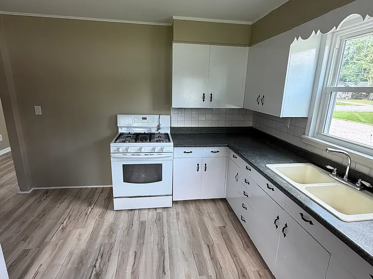2800 Goodman St #1 — Photo 6