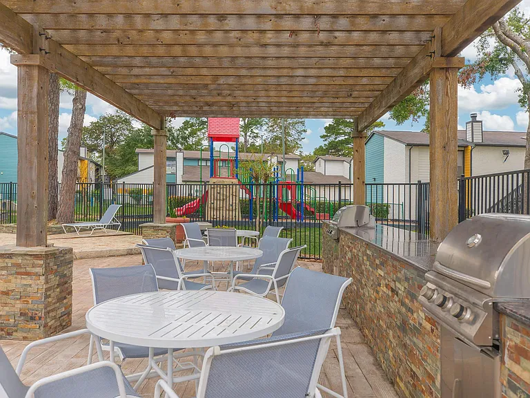 Kendall Manor — Photo 9