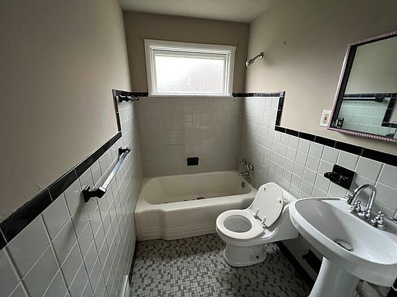 4th image of 895 E 237th St #1