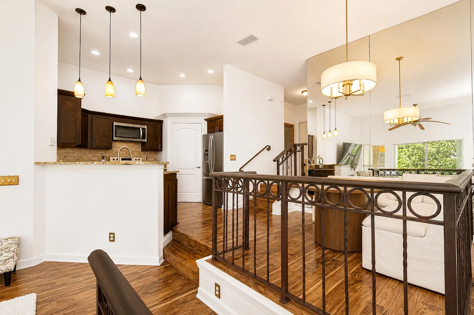 2 bed, 1225 sqft, $3,900 — Photo 2