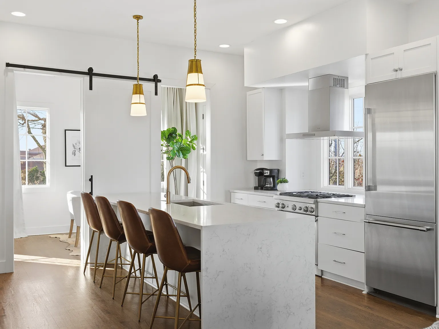 3 bed, 3.5 bath, 2235 sqft, $6,500 — Photo 3