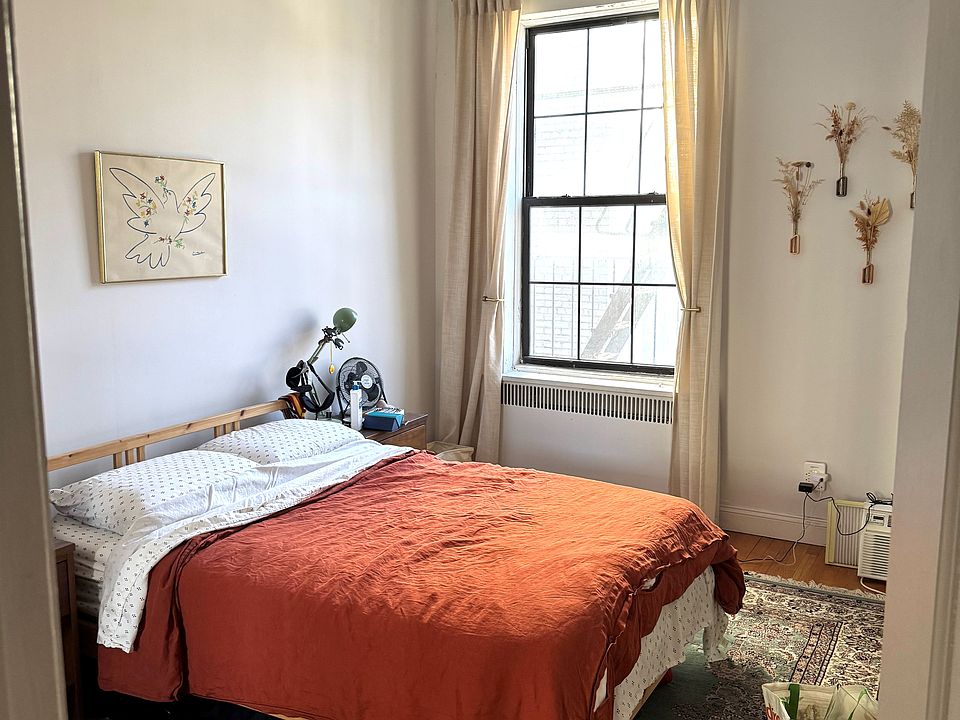 2nd image of 98 Greenwich Ave #4