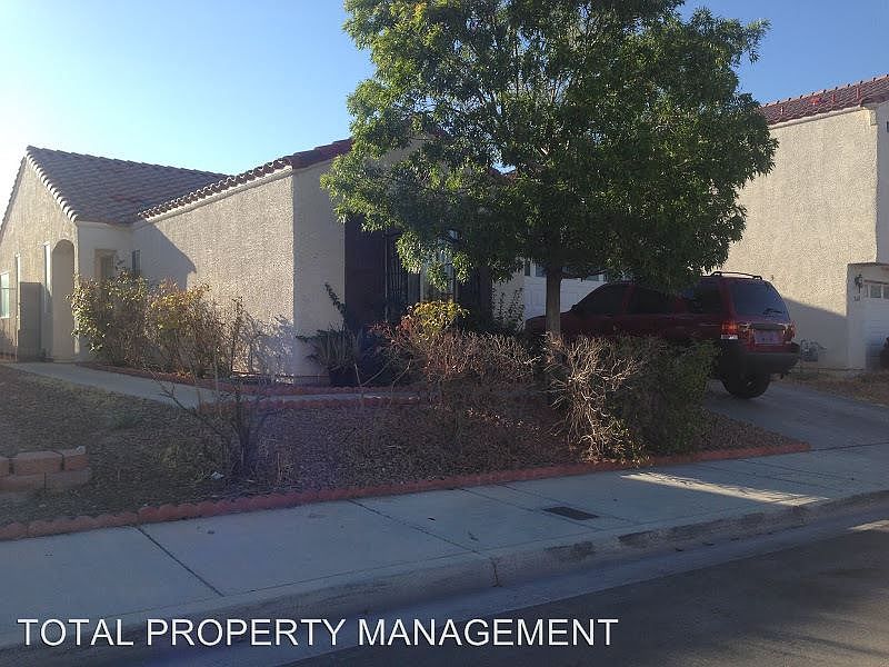 2nd image of 864 Demars St