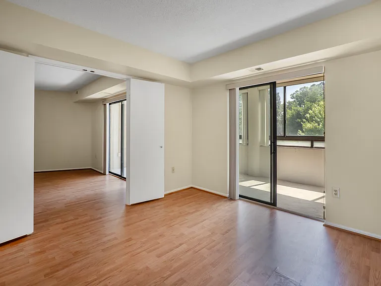 Offers a Bright Multifunctional Space