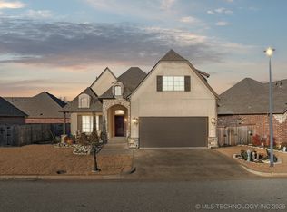 912 W Urbana St, Broken Arrow, OK 74012
