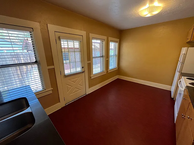 310 Harriman #8 — Photo 6