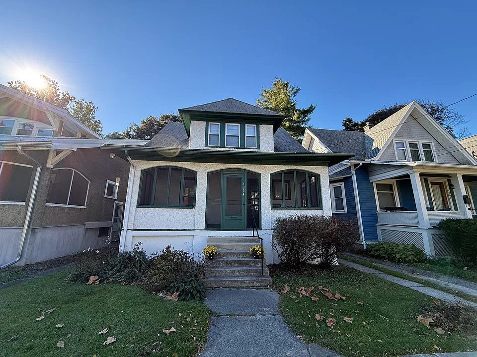 1304 N Cayuga St