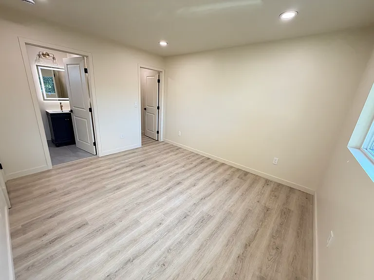 9947 Columbus Ave — Photo 16