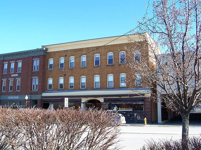 4400-2 Feder Apts. — Photo 2
