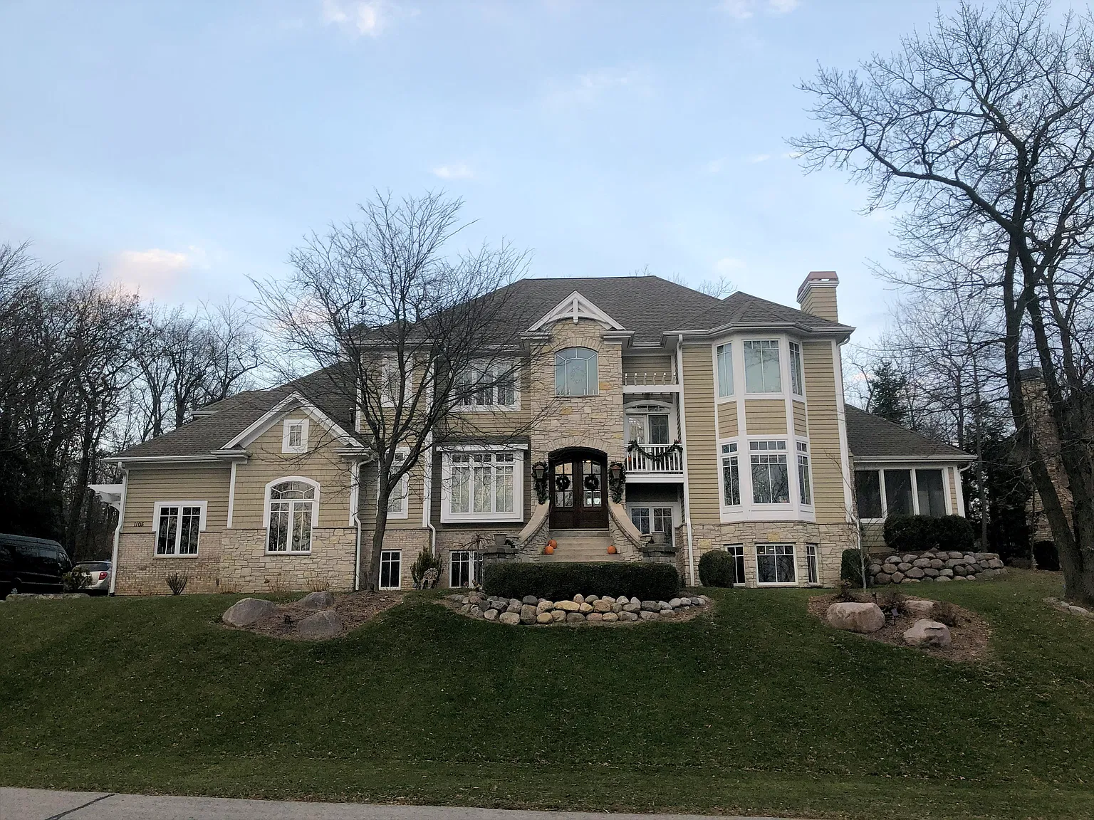 5 bed, 5000 sqft, $5,000 — Photo 3