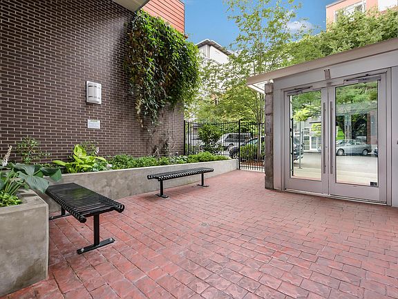 5th image of 1615 Belmont Ave APT 101