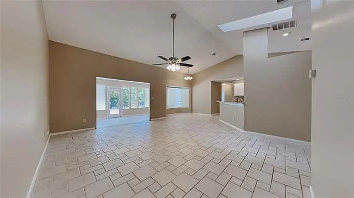 10533 Stradford Row — Photo 4