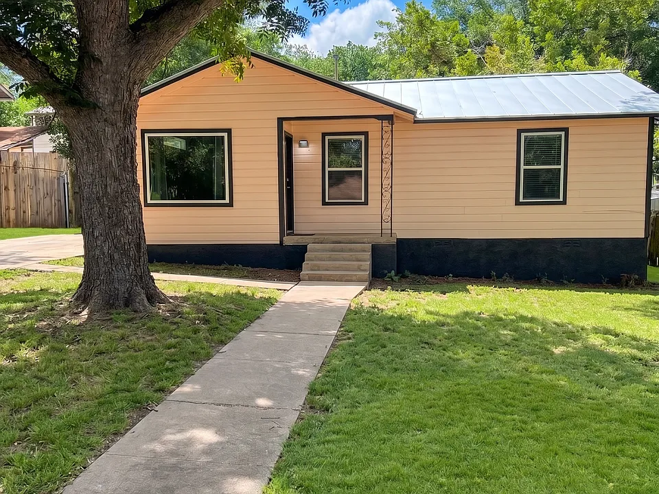 409 Sarah St