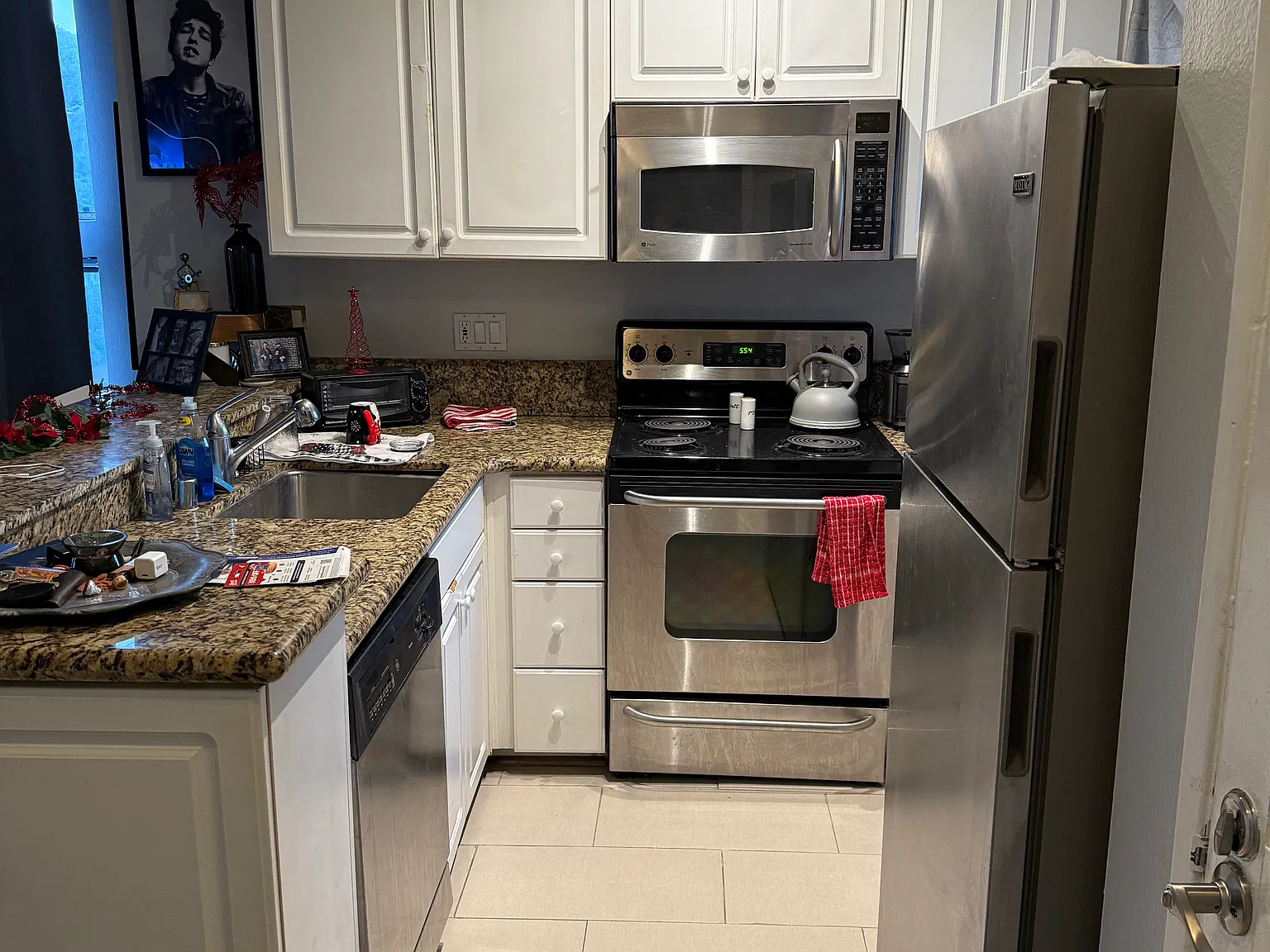 Studio, 690 sqft, $2,500 — Photo 2