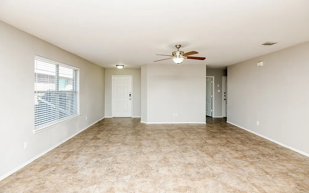 3 bed, 2.0 bath, 1521 sqft, $1,995 — Photo 4