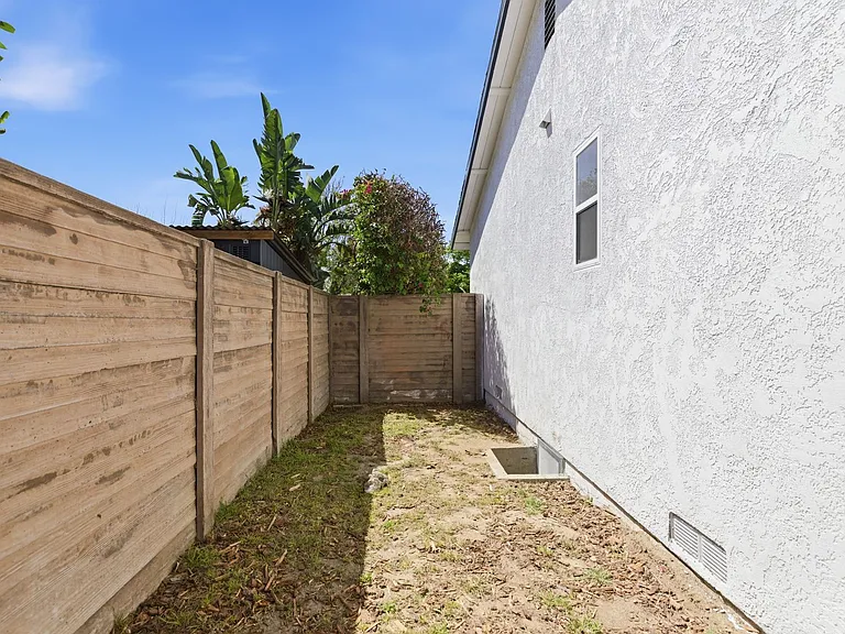 16257 Los Alimos St — Photo 31