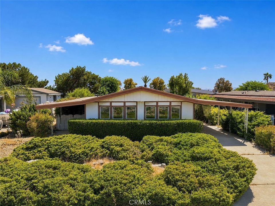 1st image of 661 Roadrunner Way