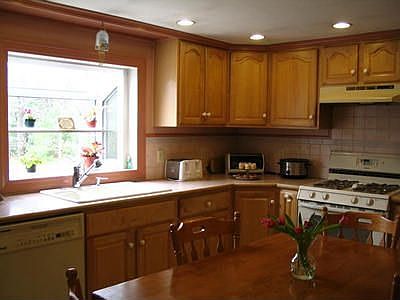 Kitchen with bay window