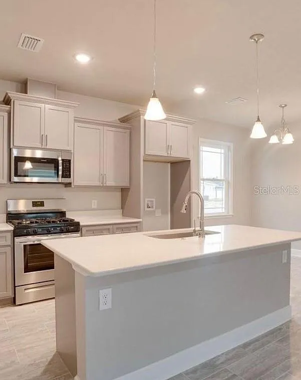 3 bed, 2.0 bath, 1324 sqft, $2,350 — Photo 4