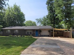 906 SE 3rd St, Bentonville, AR 72712