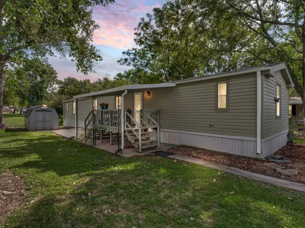 213 SE 47th St, Topeka, KS 66609
