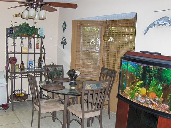 Breakfast nook w/designer ceiling fan 
