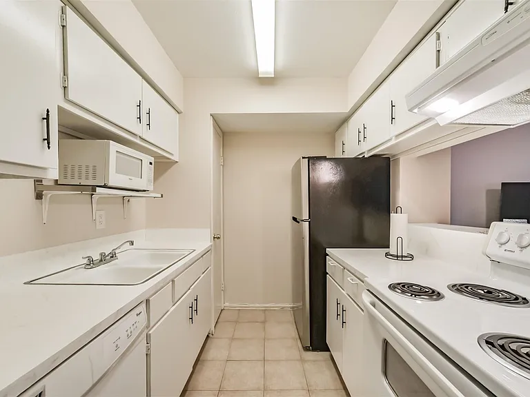 6410 Del Monte Dr #89 — Photo 24