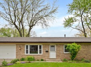 16 Circle Dr E, Montgomery, IL 60538