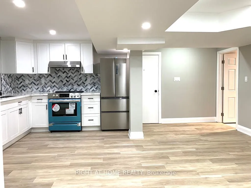 2 bed, $1,749 — Photo 3