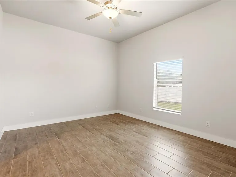 870 Columbia St — Photo 35