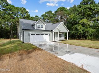1800 Caracara Dr, New Bern, NC 28560